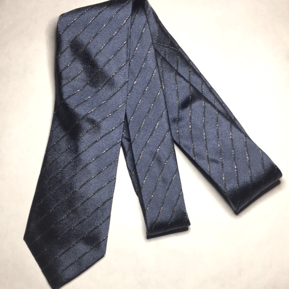 Strellson- blue will grey thin diagonal stripes tie. Italian made 100% silk. - Picture 4 of 9